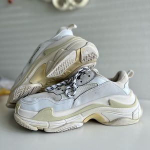 Balenciaga Women's White/Ecru Triple S Used Size 8